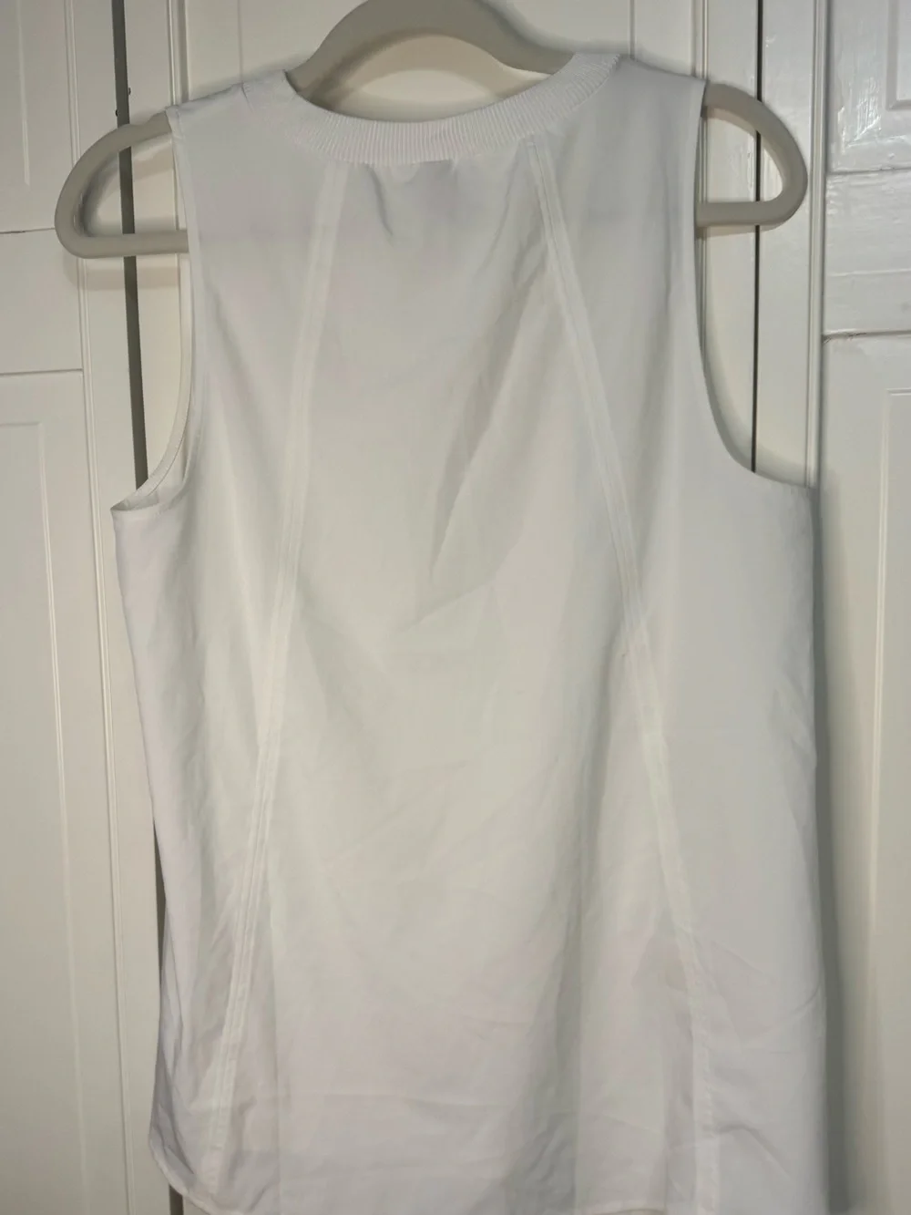 Athleta White Rounded Hem Athletic Tank - Picture 4 of 8
